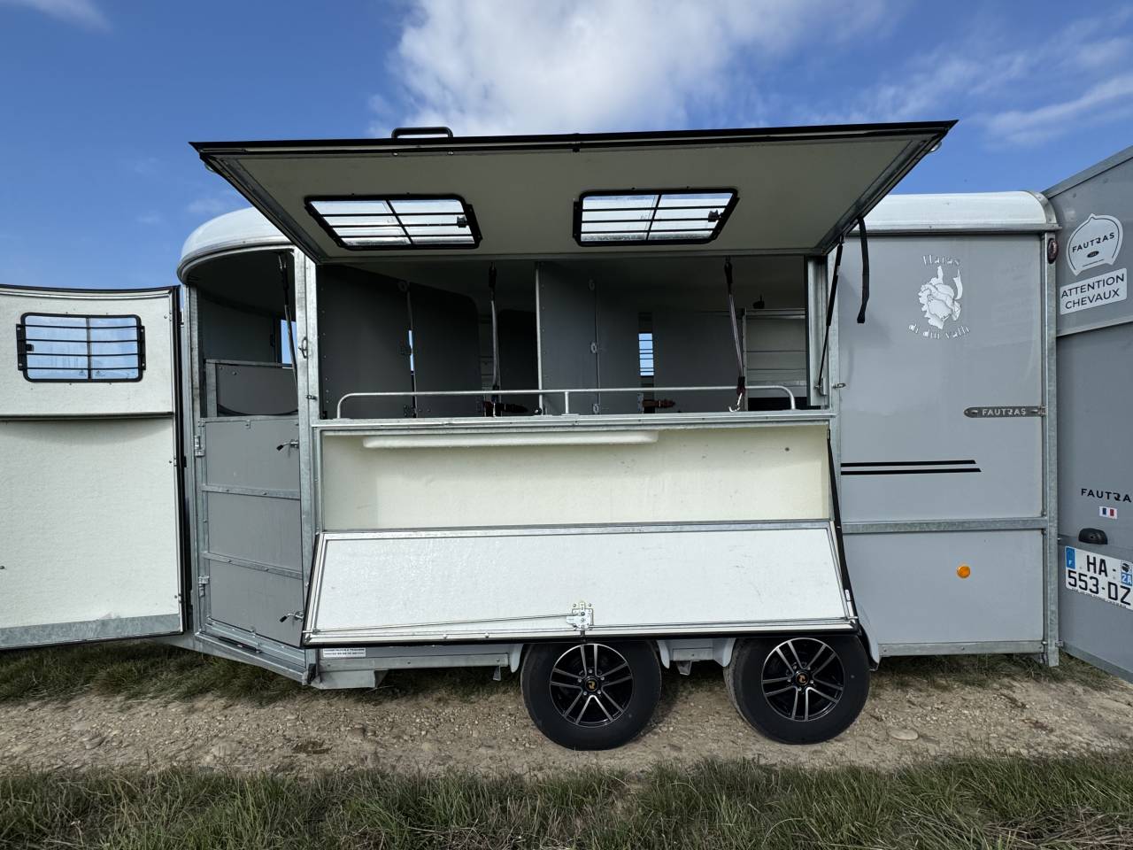 Van caballos Fautras Oblic +3 victorius 3 Caballos 2024 De segunda mano