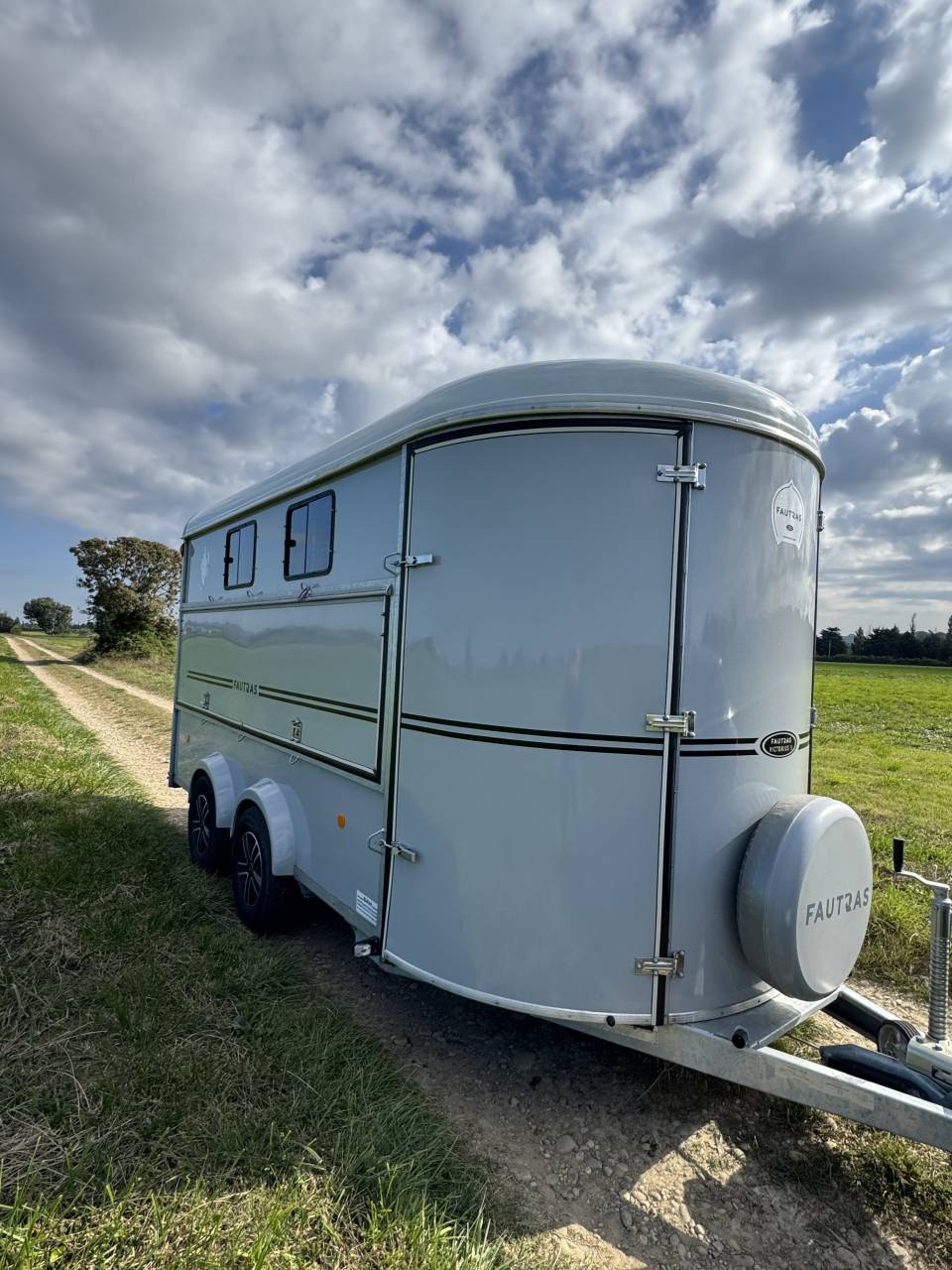 Van caballos Fautras Oblic +3 victorius 3 Caballos 2024 De segunda mano