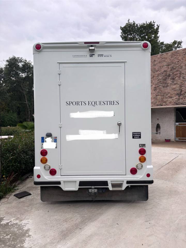 Furgoneta para caballos Renault MTM 2017 De segunda mano