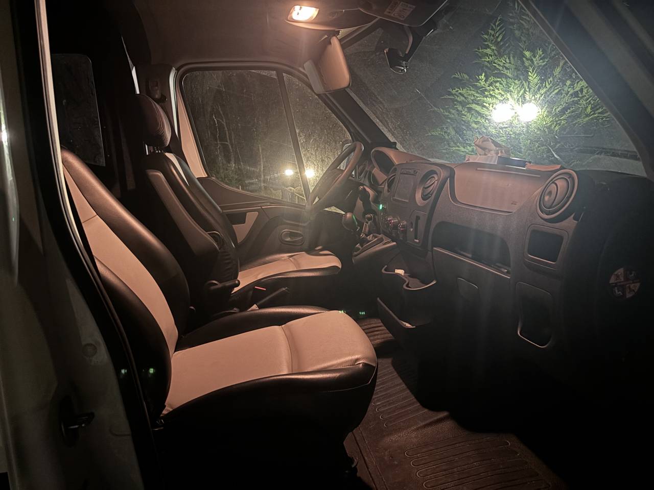 Furgoneta para caballos Renault MTM 2017 De segunda mano