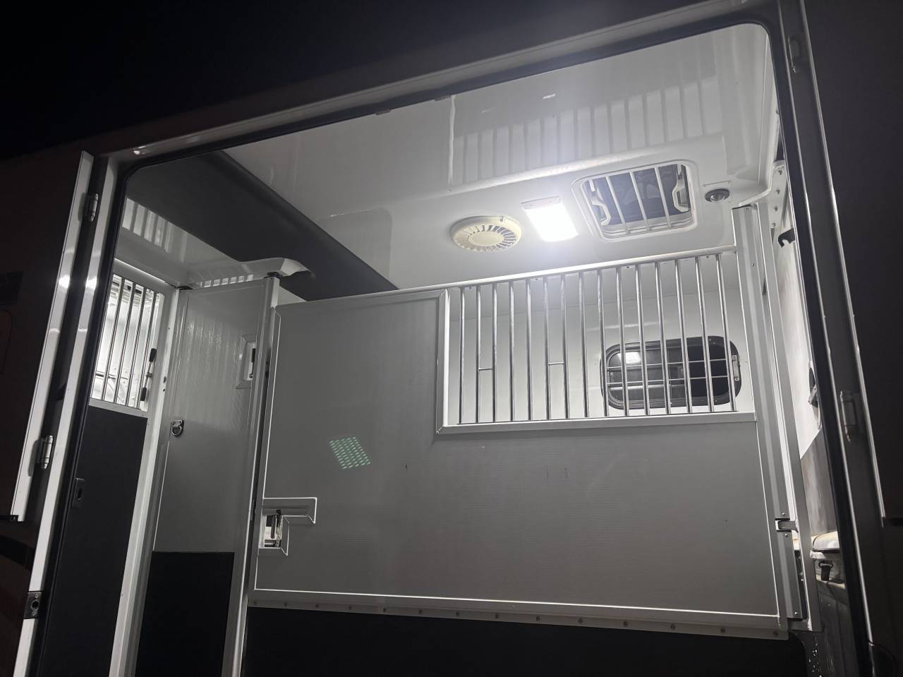 Furgoneta para caballos Renault MTM 2017 De segunda mano