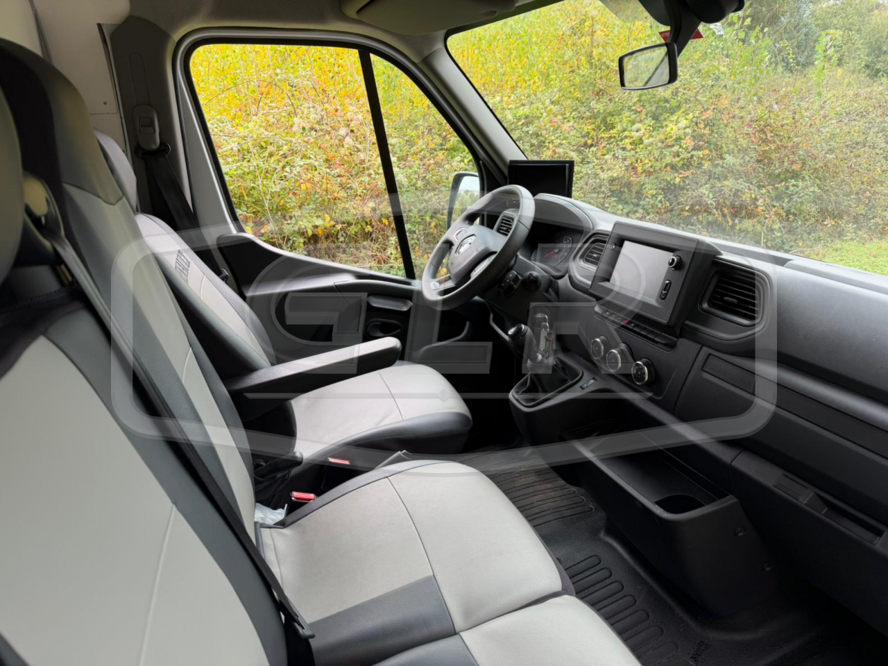 Furgoneta para caballos Les Vans ACR Renault Master 2023 De segunda mano