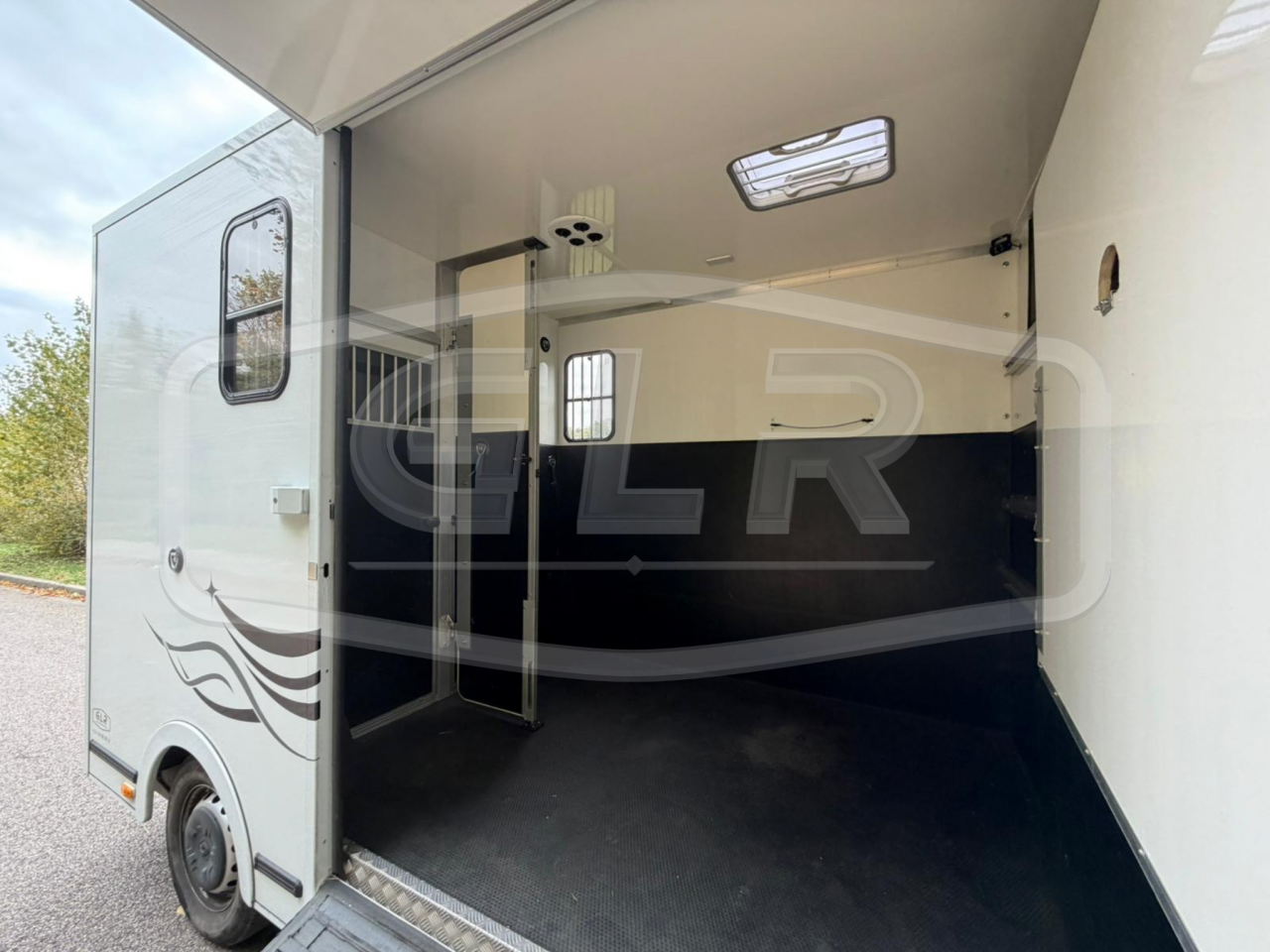 Furgoneta para caballos Les Vans ACR Renault Master 2023 De segunda mano