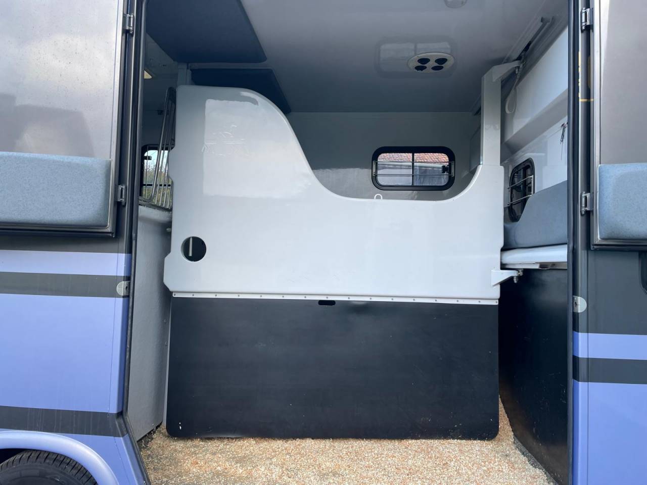 Furgoneta para caballos Renault Master 2006 De segunda mano