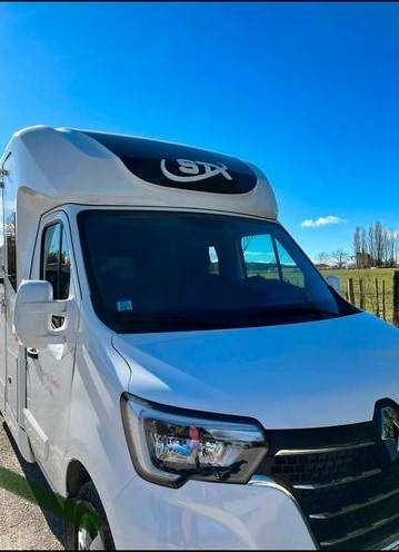 Furgoneta para caballos STX STX double cabine 2022 De segunda mano