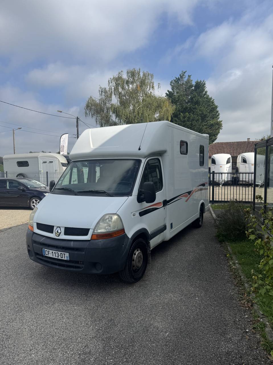 Furgoneta para caballos MTM Renault master  2006 De segunda mano