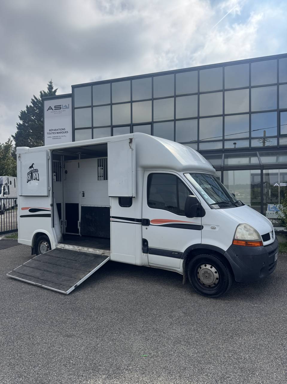 Furgoneta para caballos MTM Renault master  2006 De segunda mano