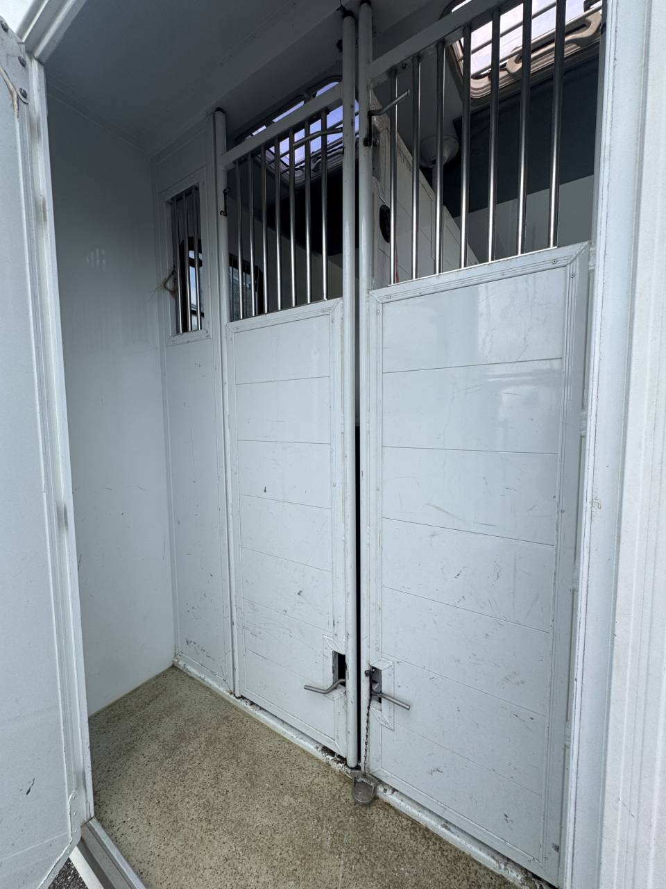 Furgoneta para caballos MTM Renault master  2006 De segunda mano