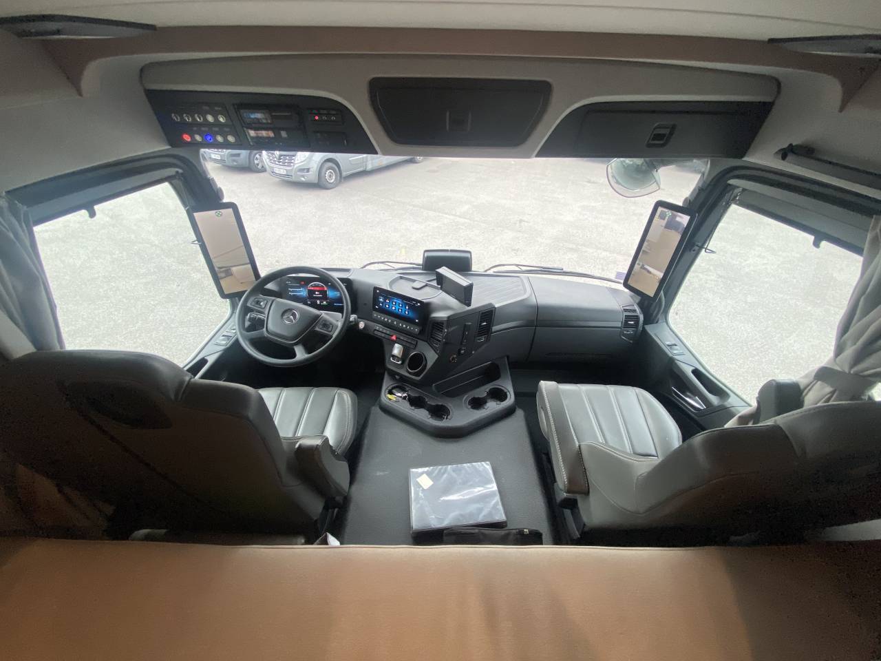 Camión para caballos AKX  2024 De segunda mano