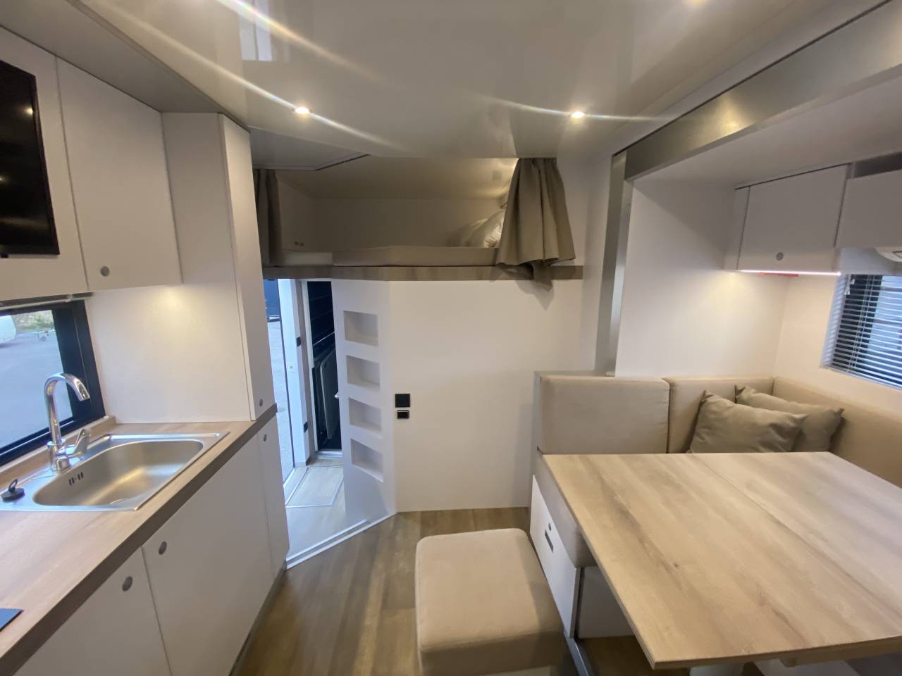 Camión para caballos AKX  2024 De segunda mano