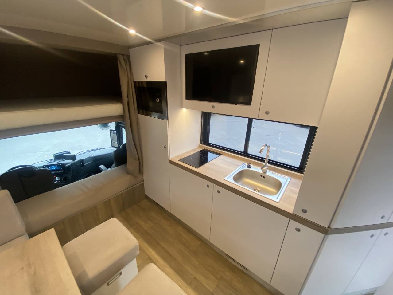 Camión para caballos AKX  2024 De segunda mano