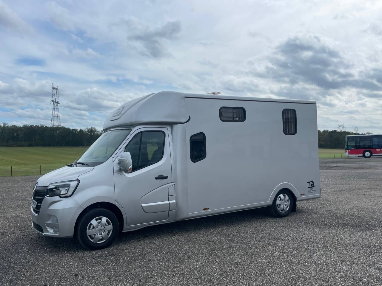 Furgoneta para caballos TBST Renault Master 2023 De segunda mano