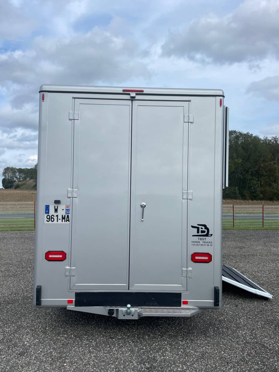 Furgoneta para caballos TBST Renault Master 2023 De segunda mano