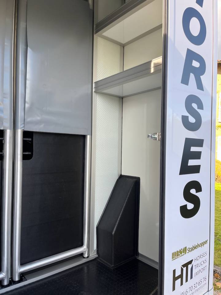 Furgoneta para caballos Otra marca MAXUS 0 Nuevo