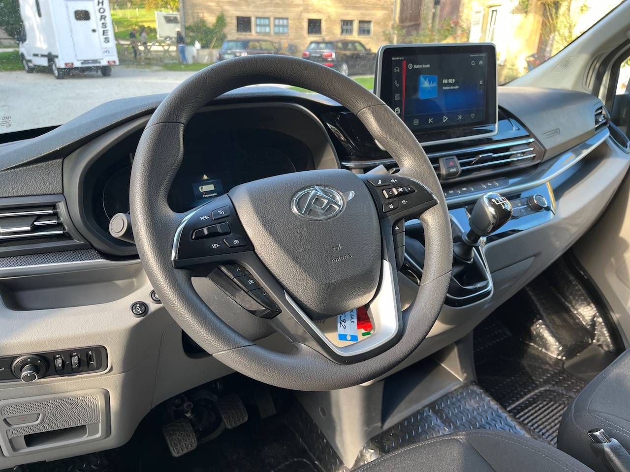 Furgoneta para caballos Otra marca MAXUS 0 Nuevo