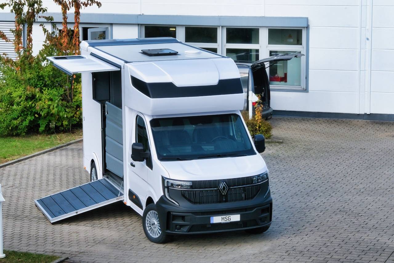 Furgoneta para caballos Renault RENAULT 0 Nuevo