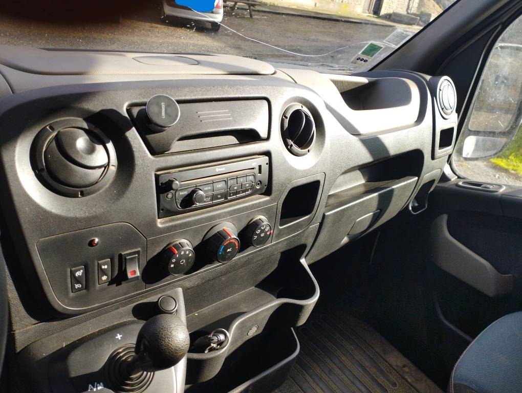 Furgoneta para caballos Renault MASTER 150 2014 De segunda mano