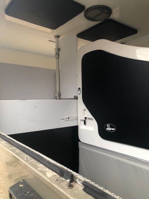 Furgoneta para caballos Trans Box RM08 2018 De segunda mano