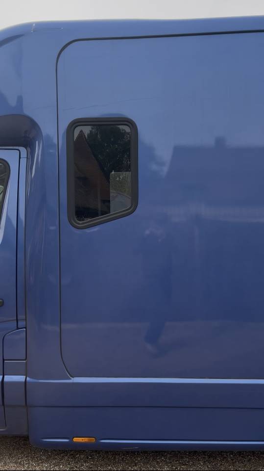 Furgoneta para caballos Renault DCI 180 2021 De segunda mano