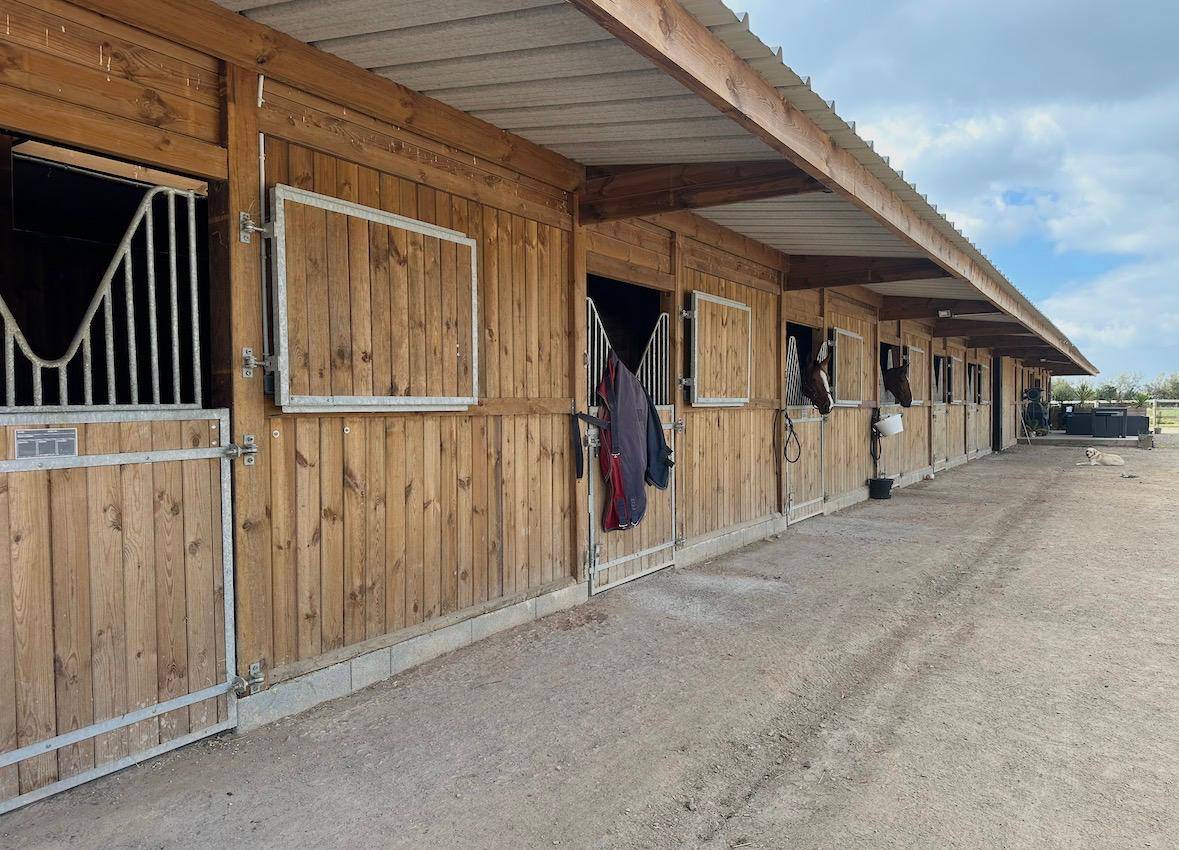 Cuadra de propietarios En venta Calvados