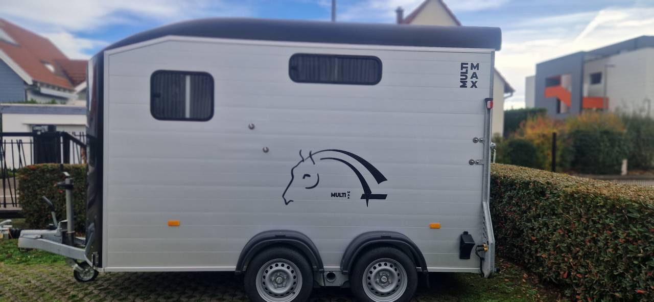 Van caballos Cheval Libert&eacute; Multimax  2 Caballos 2021 De segunda mano