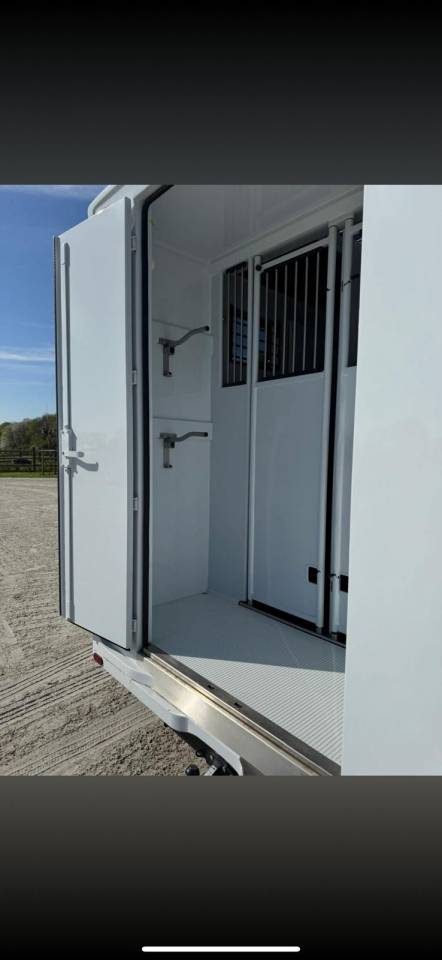 Furgoneta para caballos Chardron Renault Master 2023 Nuevo