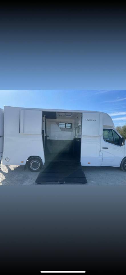 Furgoneta para caballos Chardron Renault Master 2023 Nuevo