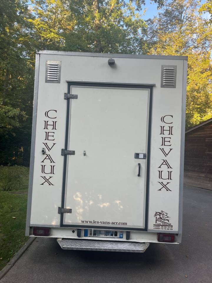 Furgoneta para caballos Les Vans ACR Jumper 2007 De segunda mano