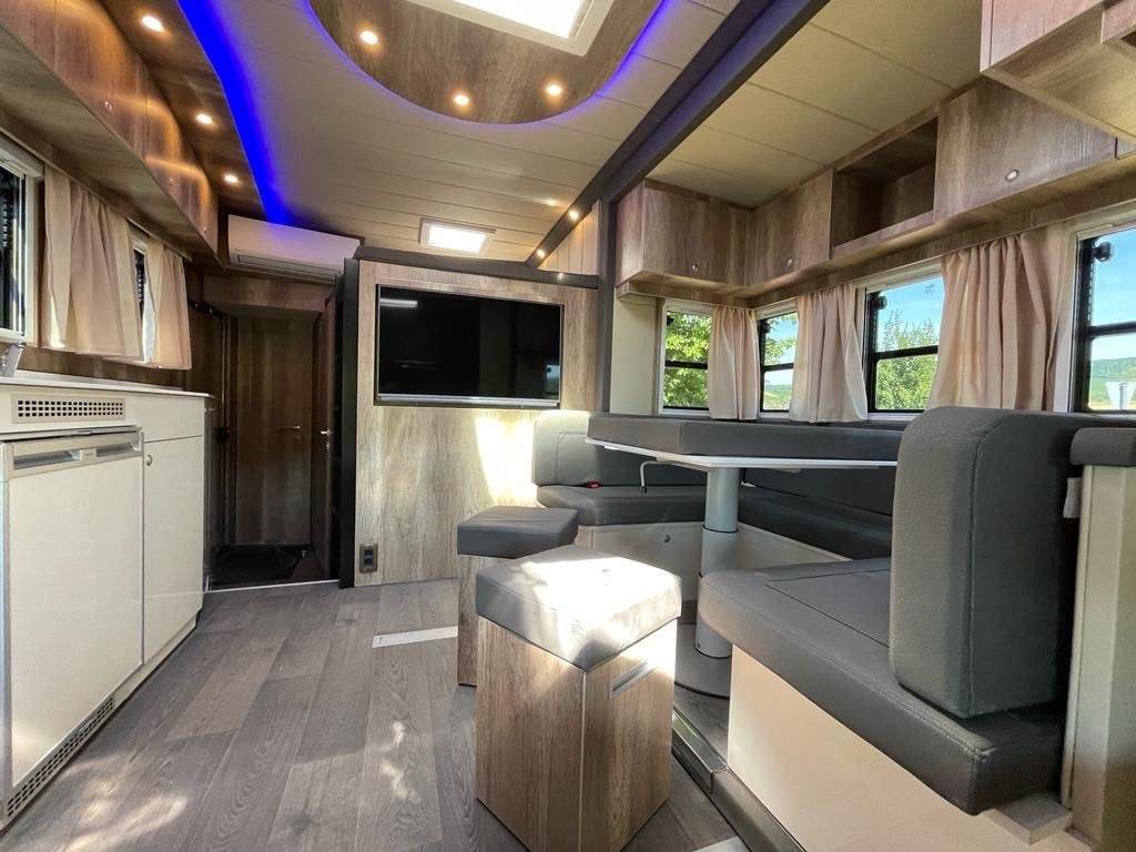 Camión para caballos Man MAN 0 Nuevo