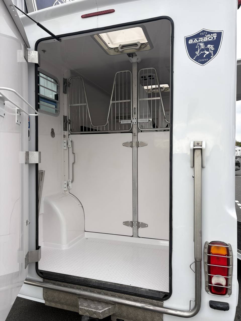 Furgoneta para caballos Barbot D5 2023 De segunda mano