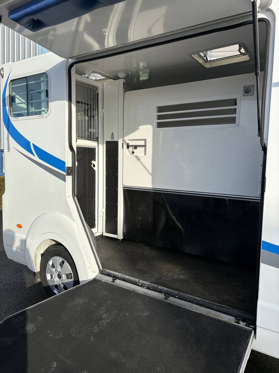 Furgoneta para caballos Barbot D5 2021 De segunda mano