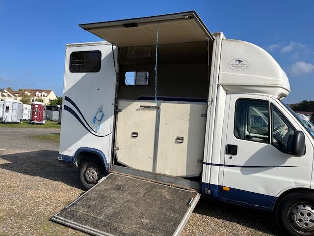 Furgoneta para caballos Citroen Jumper 2001 De segunda mano