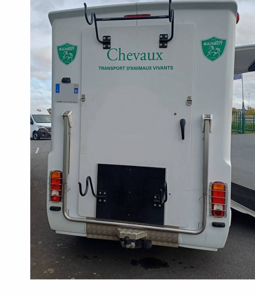 Furgoneta para caballos Barbot D5 2023 De segunda mano
