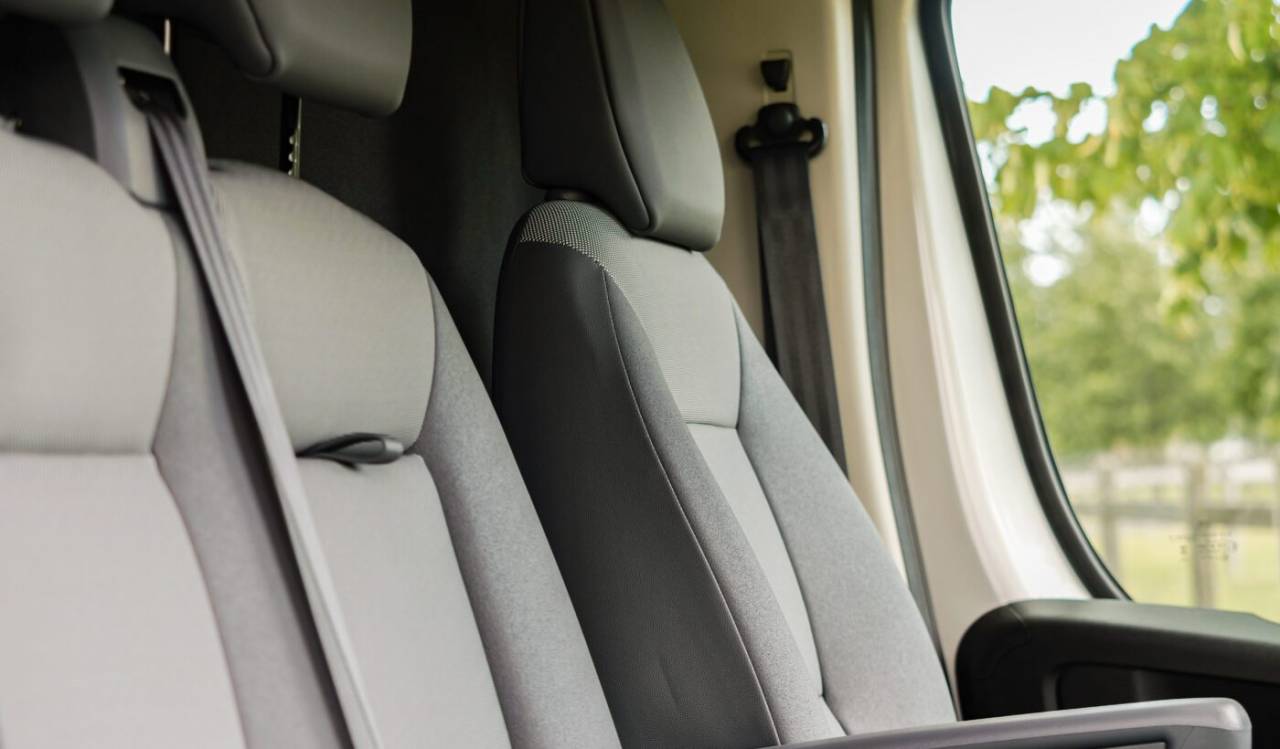 Furgoneta para caballos AKX Akx stallion 2025 Nuevo