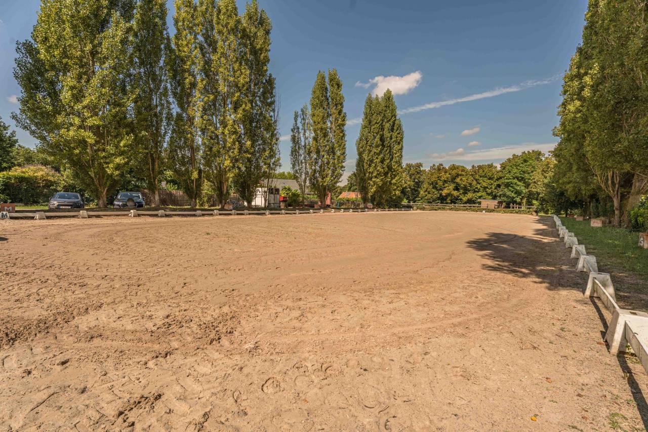 Cuadra de propietarios En venta Yvelines