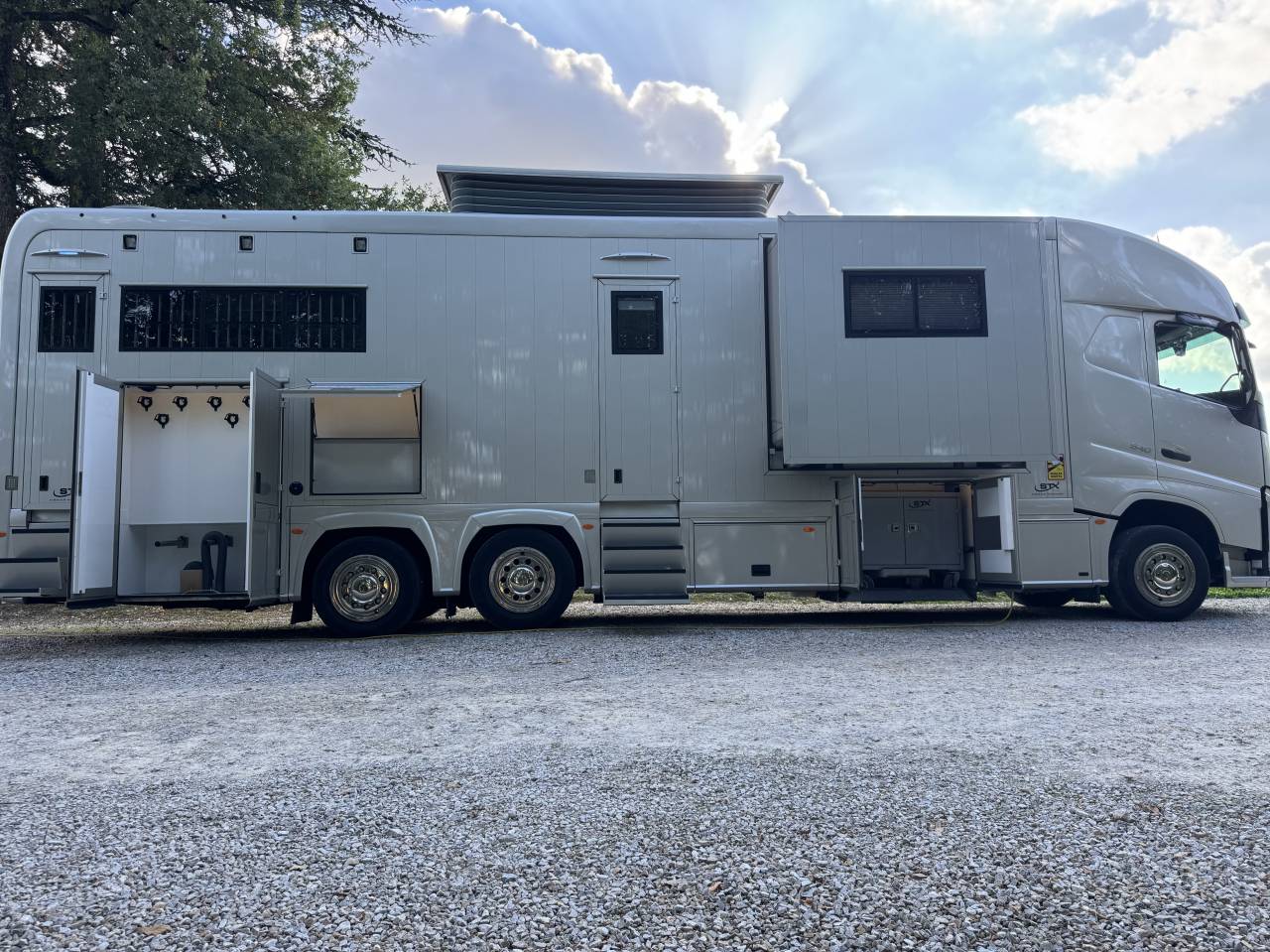 Camión para caballos STX VOLVO 2020 De segunda mano