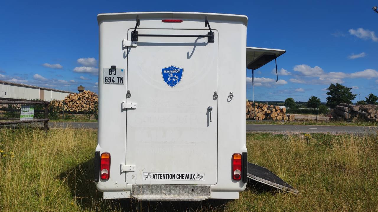 Furgoneta para caballos Barbot Stalles  2011 De segunda mano