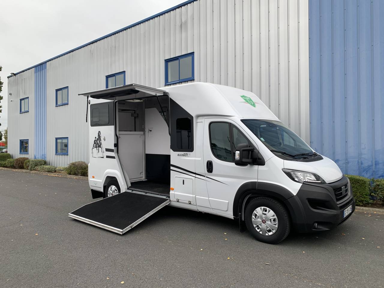 Furgoneta para caballos Barbot D5 2024 De segunda mano