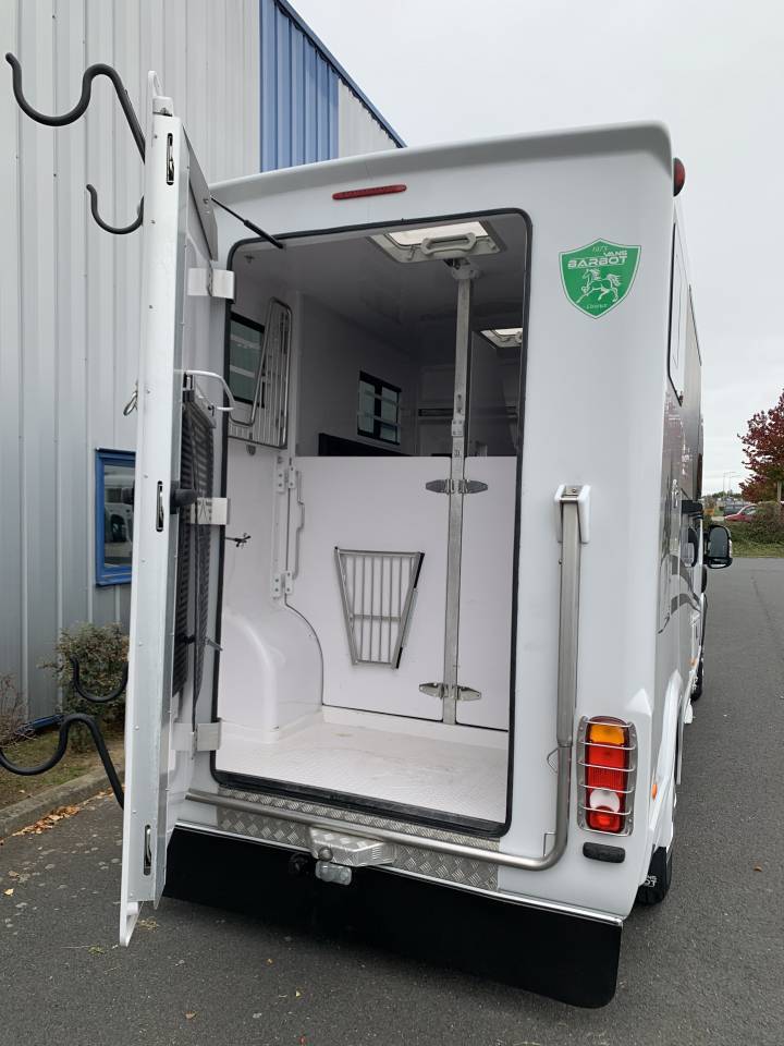Furgoneta para caballos Barbot D5 2024 De segunda mano