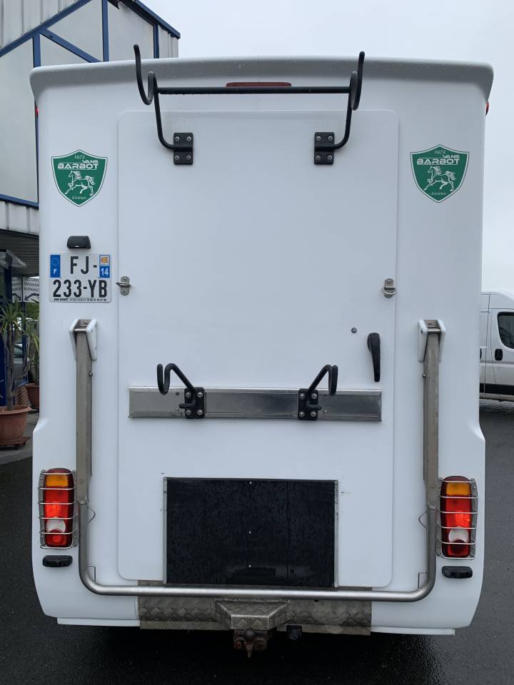 Furgoneta para caballos Barbot D5 2018 De segunda mano