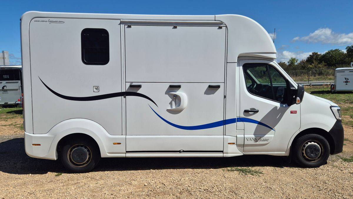 Furgoneta para caballos Laissac Utilitaires Renault Master 2022 De segunda mano