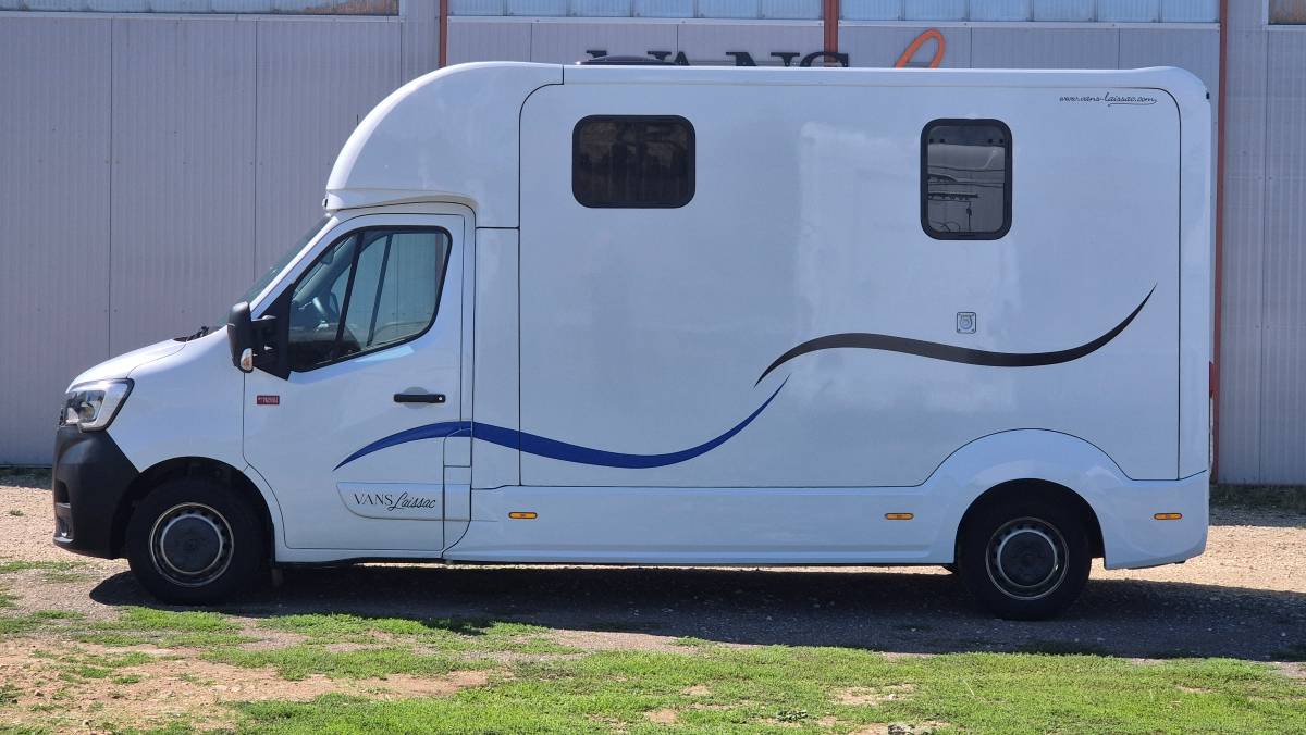 Furgoneta para caballos Laissac Utilitaires Renault Master 2022 De segunda mano