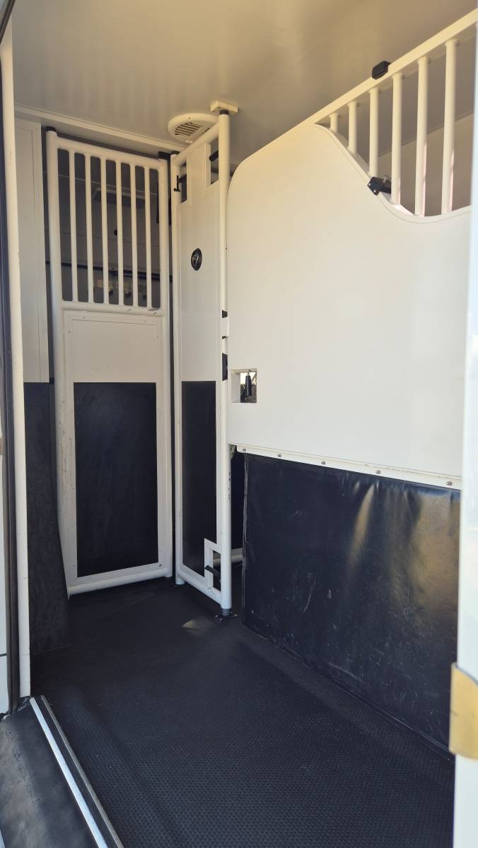 Furgoneta para caballos Laissac Utilitaires Renault Master 2022 De segunda mano