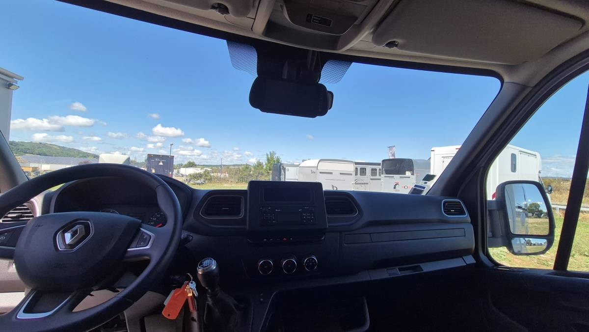 Furgoneta para caballos Laissac Utilitaires Renault Master 2022 De segunda mano