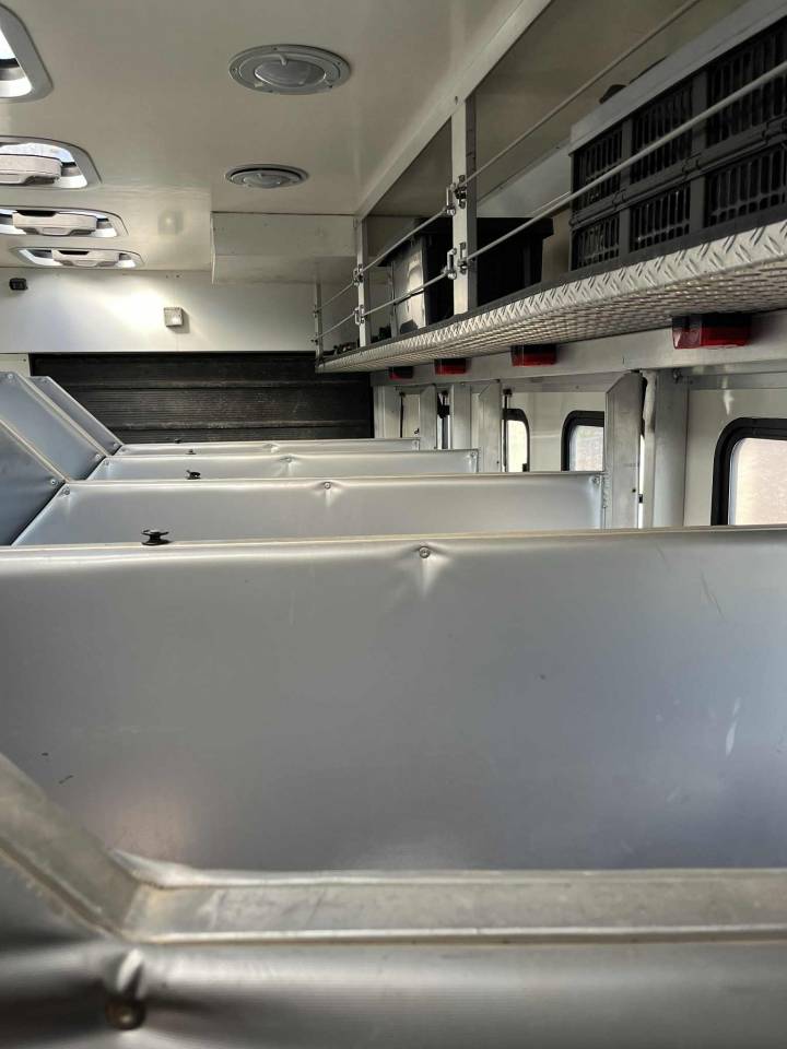 Cami&oacute;n para caballos Mercedes Actros 2004 De segunda mano