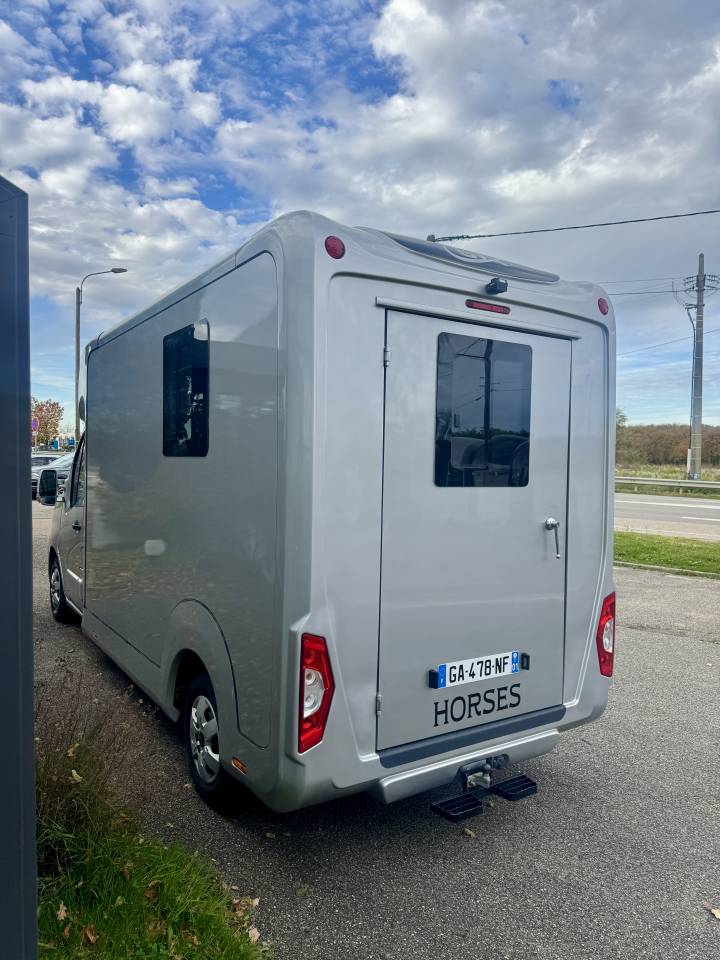 Furgoneta para caballos Renault MASTER STX 2 HORSES  2021 De segunda mano