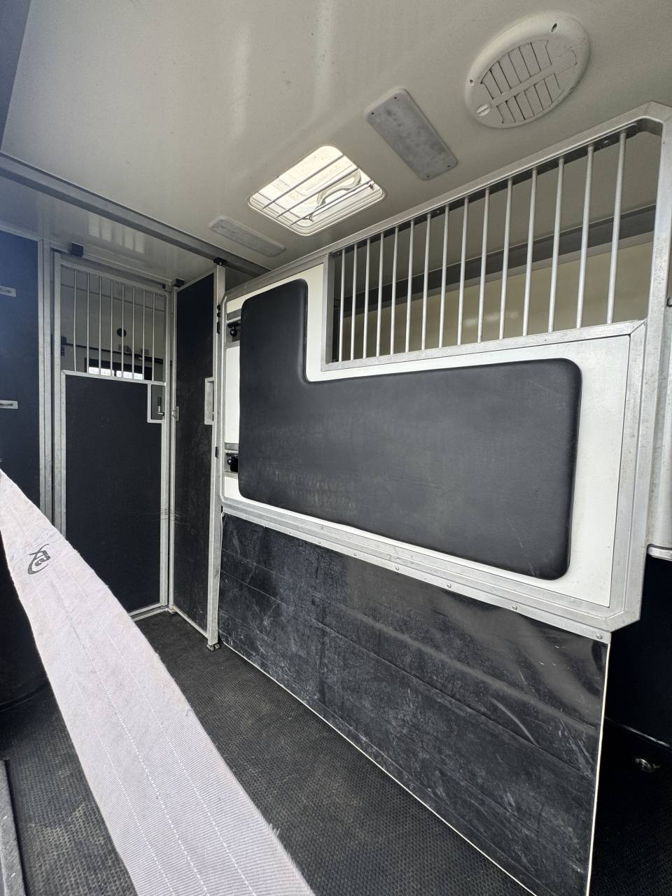 Furgoneta para caballos Renault MASTER STX 2 HORSES  2021 De segunda mano