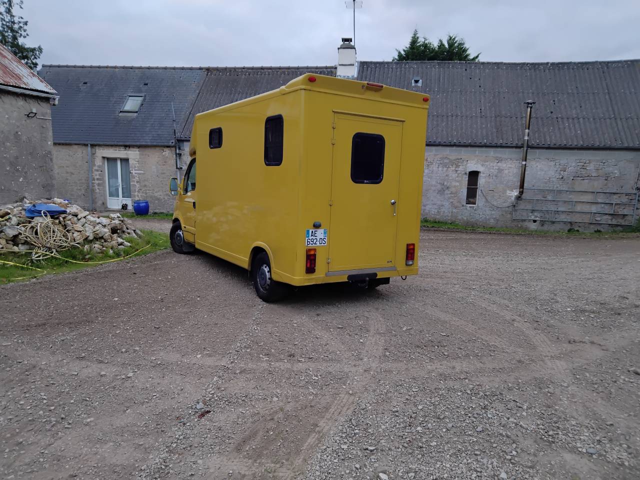 Furgoneta para caballos MTM Master 2009 De segunda mano