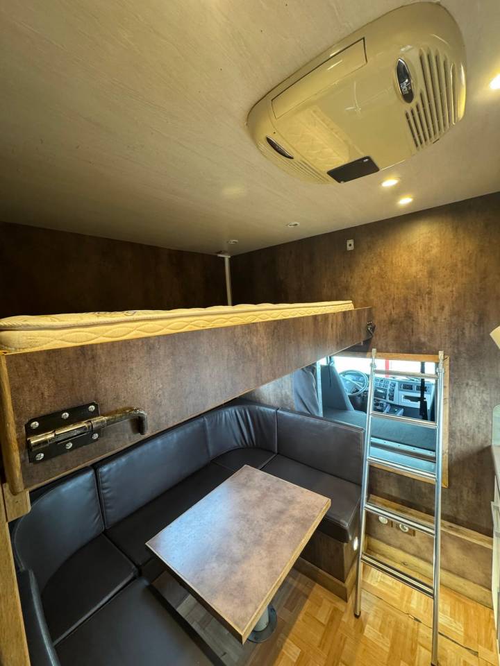 Camión para caballos Volvo VOLVO 2009 De segunda mano