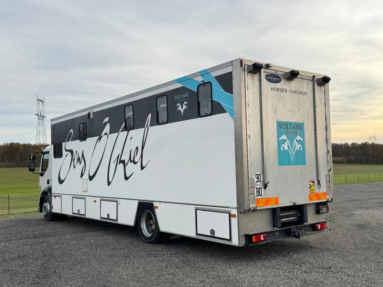 Cami&oacute;n para caballos Volvo VOLVO 2009 De segunda mano